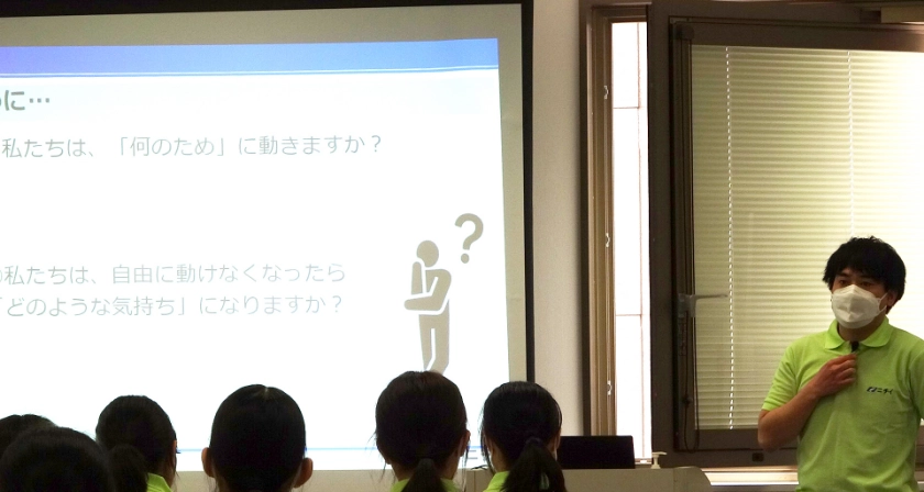 介護予防でお客様が利用する機具の正しい使い方を学ぶ