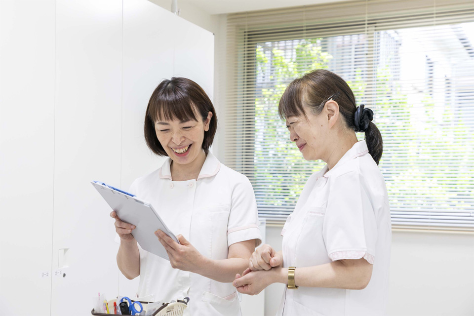 ニチイホームに勤務している看護師の様子